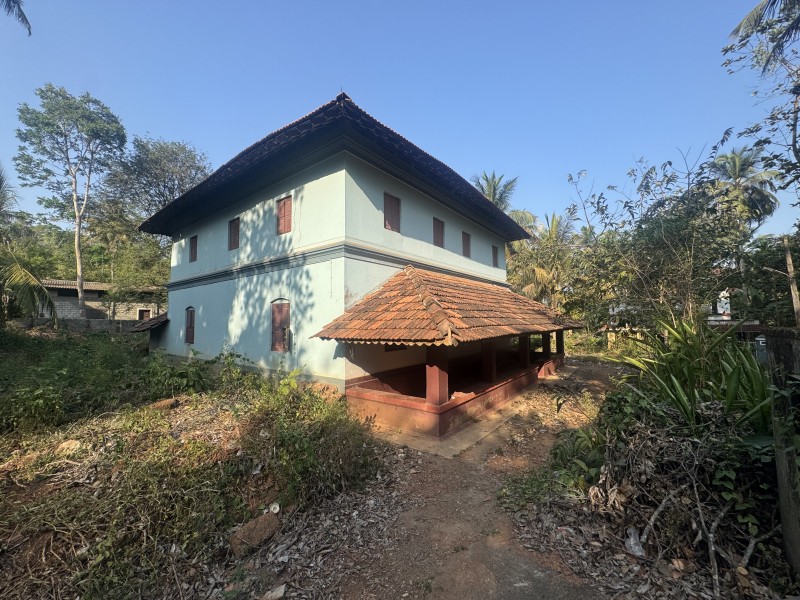 26 Cents of land with Vintage House for Sale at Ottapalam, Palakkad