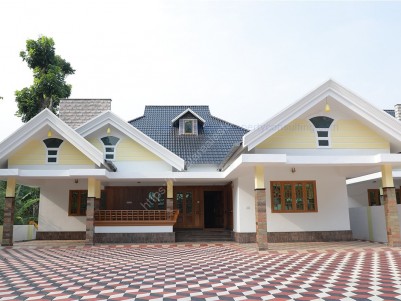 4BHK,2400 SqFt House in 19 Cents For sale at Athirampuzha,Kottayam
