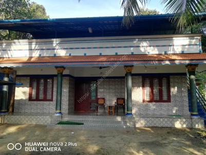 8 Cent Land with House for sale at Pathiyoor- Kannamangalam route, Alapuzha
