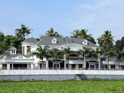 105 Cents with 9000 sqft 7 BHK House for sale at Perumbavoor Pulluvazhy Ernakulam