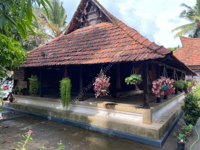 30 Cents of Land with Nalukettu House for Sale at Pathanapuram, Kollam