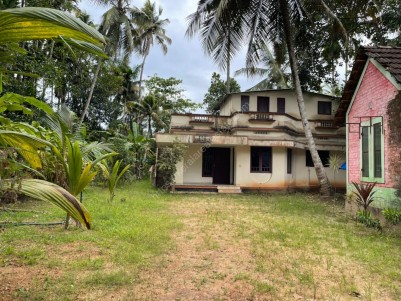 Land with Old Building for Sale at Nettoor, Maradu, Ernakulam